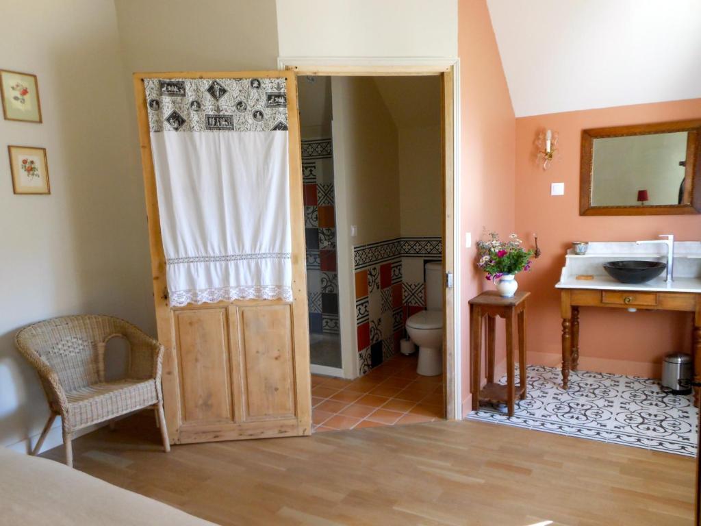 Auberge De La Tuilerie Surgy Room photo